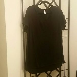 LuLaRoe Classic tee